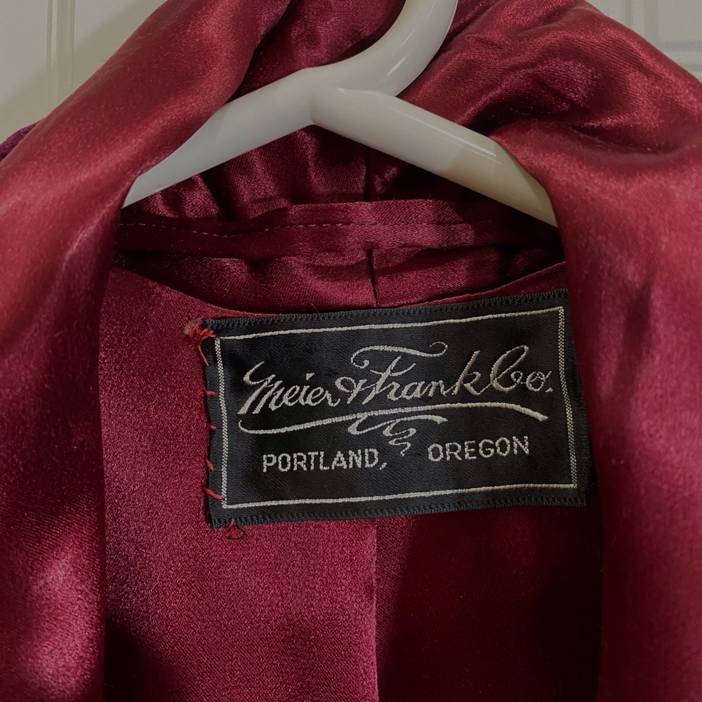 Meier and Frank vintage burgundy smoking jacket - Picture 3 of 10